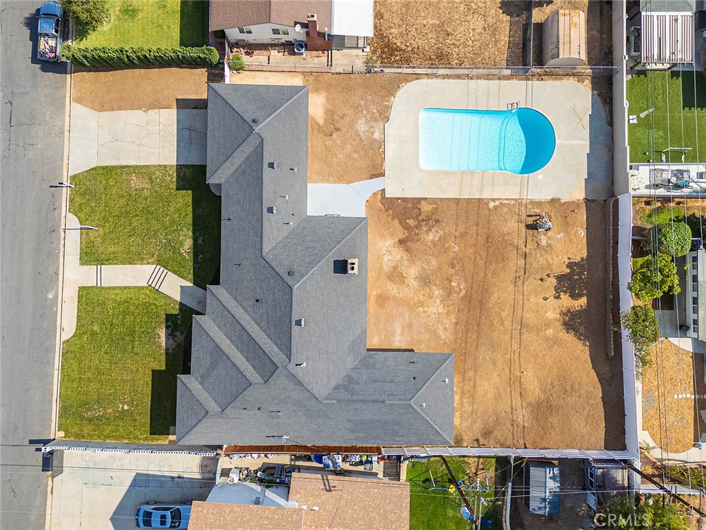 https://media.crmls.org/medias/5d2555e5-ef60-4a2f-8a26-1c23b407879b.jpg?preset=X-Large
