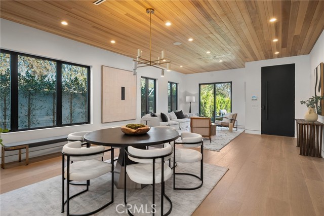 4453 Gentry Avenue, Studio City CA: https://media.crmls.org/medias/5d2581b2-e208-48f1-84f3-2145c530b166.jpg