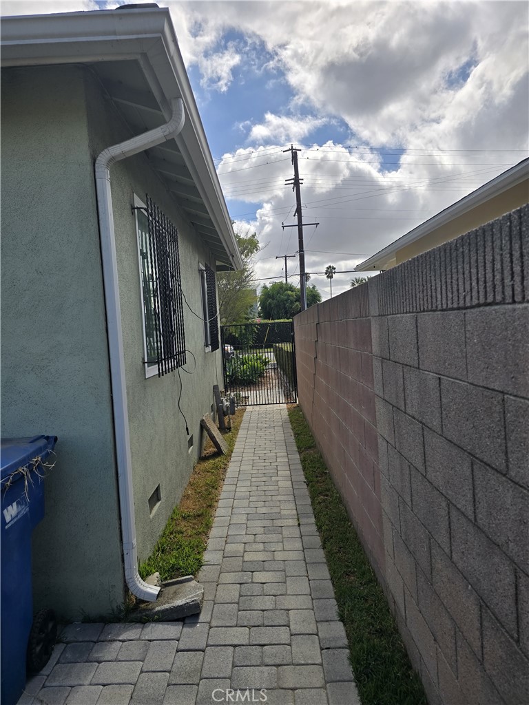 https://media.crmls.org/medias/5d264e91-7665-48db-a410-14c0128ccc8b.jpg?preset=X-Large