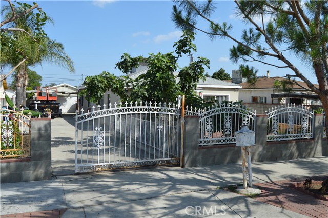 13104 Hoyt Street, Pacoima CA: https://media.crmls.org/medias/5d26b958-412b-4103-9542-654b3dc77049.jpg