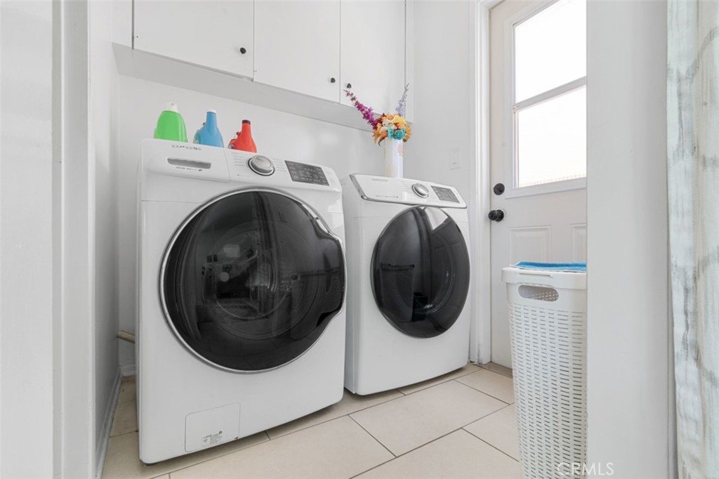 https://media.crmls.org/medias/5d26c928-2d4d-49d1-bb86-6d56e0982276.jpg?preset=X-Large