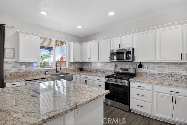 Detail Gallery Image 9 of 31 For 14016 Katelyn St, Hesperia,  CA 92345 - 6 Beds | 3 Baths