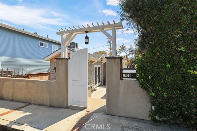 1029 Glenneyre Street, Laguna Beach CA: https://media.crmls.org/medias/5d2962c3-2d08-4278-b20c-59d118e12bf8.jpg