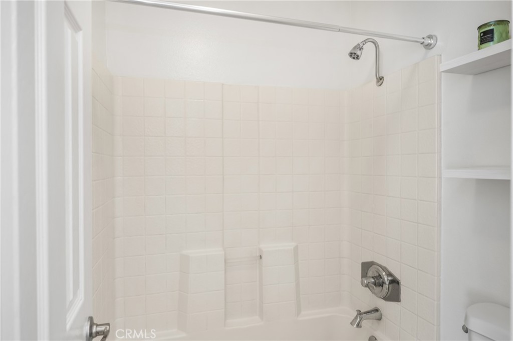 https://media.crmls.org/medias/5d29c3e7-14a9-4f19-a323-f2126316722e.jpg?preset=X-Large