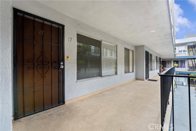 Detail Gallery Image 7 of 24 For 120 Alamitos Ave #17,  Long Beach,  CA 90802 - 1 Beds | 1 Baths