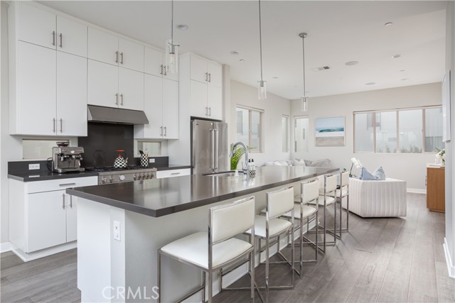 Detail Gallery Image 9 of 24 For 72 Ebb Tide Cir, Newport Beach,  CA 92663 - 3 Beds | 3/1 Baths