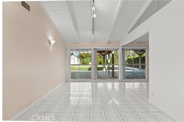 9310 Sophia Avenue photo 12