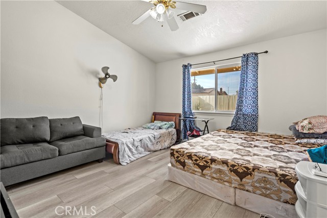 Detail Gallery Image 11 of 22 For 9952 Hemlock Ave, Hesperia,  CA 92345 - 4 Beds | 2 Baths