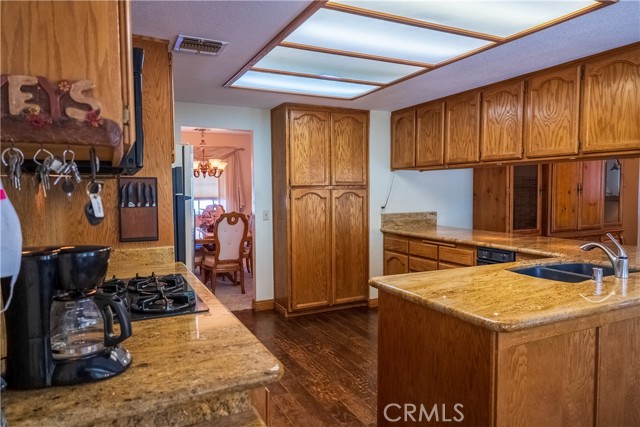 Detail Gallery Image 16 of 40 For 23061 Lakeview Dr, Tehachapi,  CA 93561 - 4 Beds | 2/1 Baths