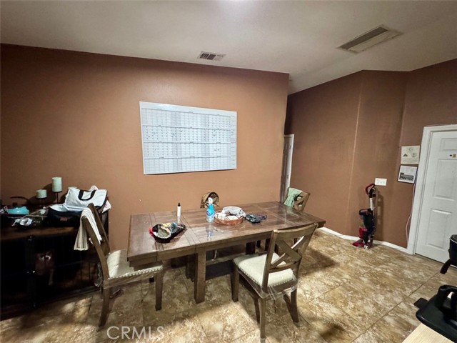 Detail Gallery Image 4 of 7 For 6132 Lupine Ave, Twentynine Palms,  CA 92277 - 4 Beds | 2 Baths