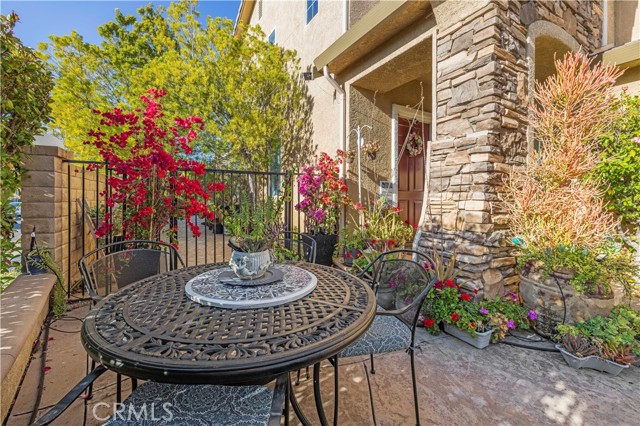 Detail Gallery Image 4 of 49 For 22029 Superior Ct, Saugus,  CA 91390 - 4 Beds | 2/1 Baths