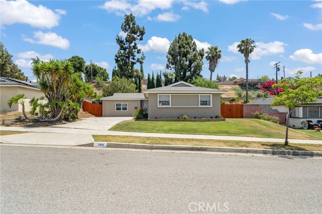 1414 East Baldwin Avenue, Orange CA: https://media.crmls.org/medias/5d2bfa14-dd2e-492e-a03d-0d309b724768.jpg