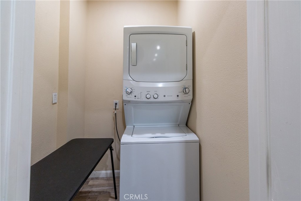 https://media.crmls.org/medias/5d2d3bc2-5c0b-42ce-bc7f-78b9ae3ed838.jpg?preset=X-Large