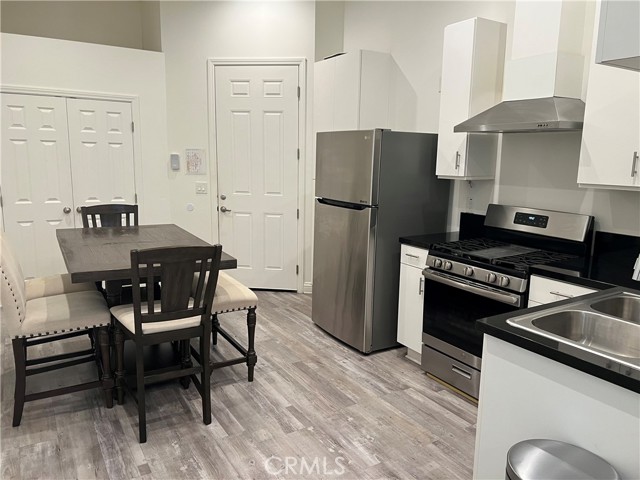 Detail Gallery Image 2 of 9 For 173 E 2 St, Pomona,  CA 91766 - 1 Beds | 1 Baths