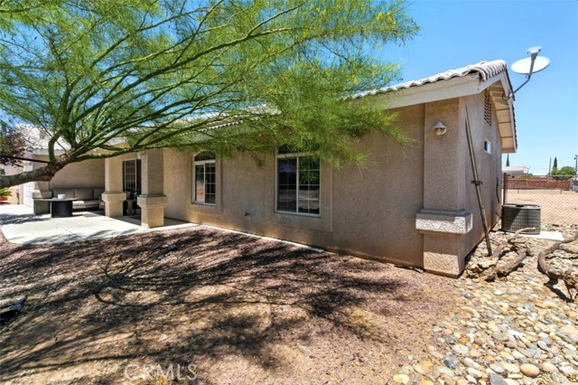 16662 Joshua Street, Hesperia CA: https://media.crmls.org/medias/5d2e0544-c27e-432b-ba0d-3981b7ca8bc0.jpg