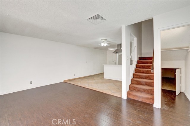 Detail Gallery Image 5 of 39 For 7033 Stewart and Gray Rd #24,  Downey,  CA 90241 - 2 Beds | 2 Baths