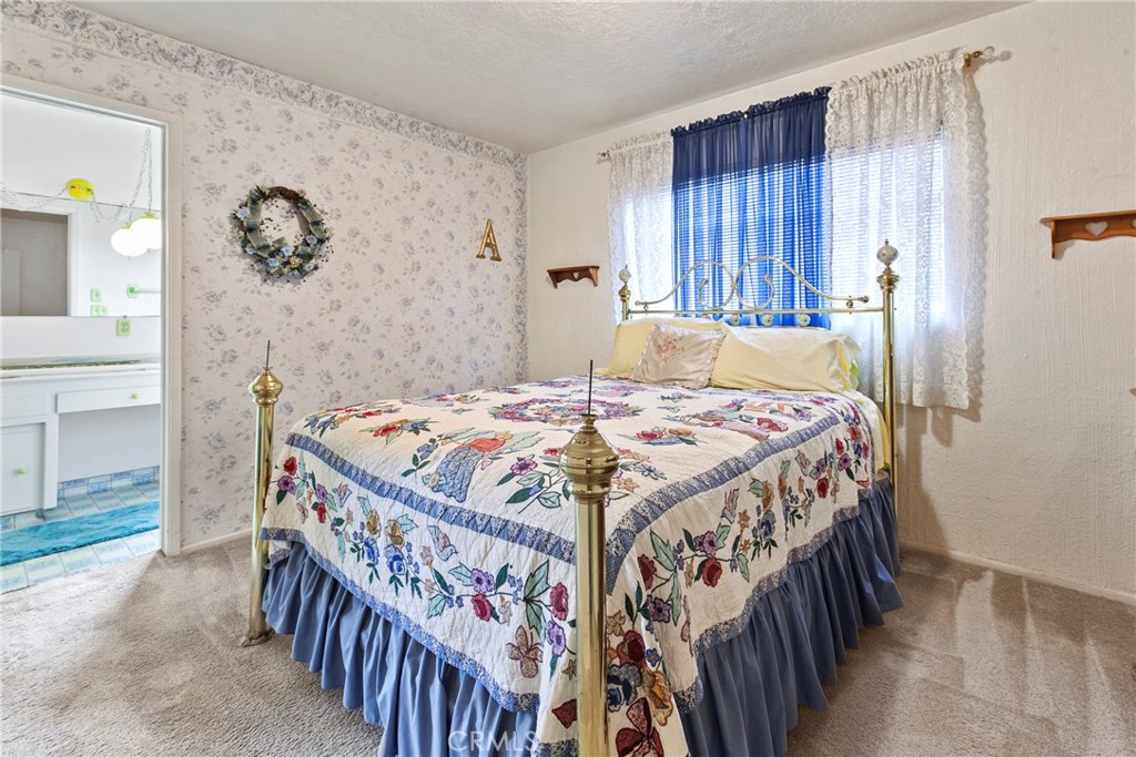 https://media.crmls.org/medias/5d2eb55e-71cf-4f12-88f0-7ab8a587d8e5.jpg?preset=X-Large