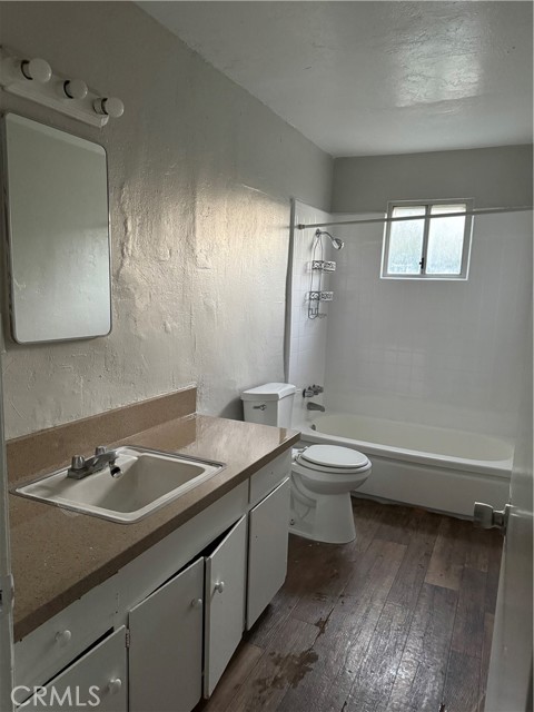 1935 W Linden Street, Riverside CA: https://media.crmls.org/medias/5d2eb776-90e8-40ee-8ece-39f65141d6cf.jpg
