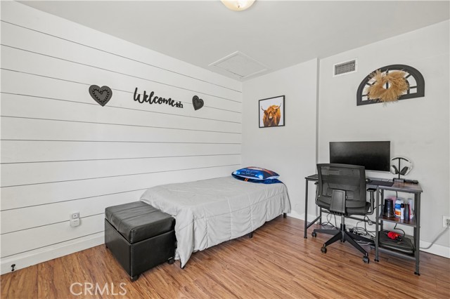 Detail Gallery Image 17 of 36 For 27036 Langside Ave, Canyon Country,  CA 91351 - 5 Beds | 2 Baths