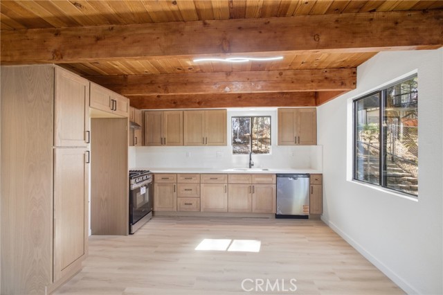 Detail Gallery Image 12 of 47 For 2386 Independence Ln, Running Springs,  CA 92382 - 2 Beds | 1/1 Baths