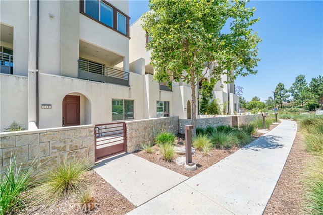 Detail Gallery Image 7 of 33 For 143 Frame, Irvine,  CA 92618 - 3 Beds | 3/1 Baths