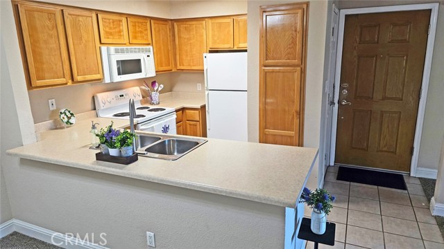 Detail Gallery Image 5 of 27 For 2881 Huntington Bld #114,  Fresno,  CA 93721 - 1 Beds | 1 Baths