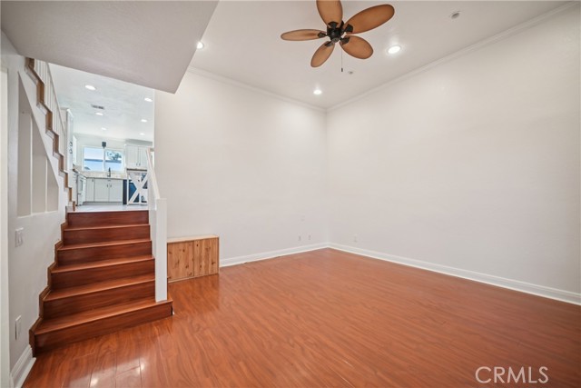 Detail Gallery Image 4 of 27 For 19545 Sherman Way, Reseda,  CA 91335 - 3 Beds | 1/1 Baths