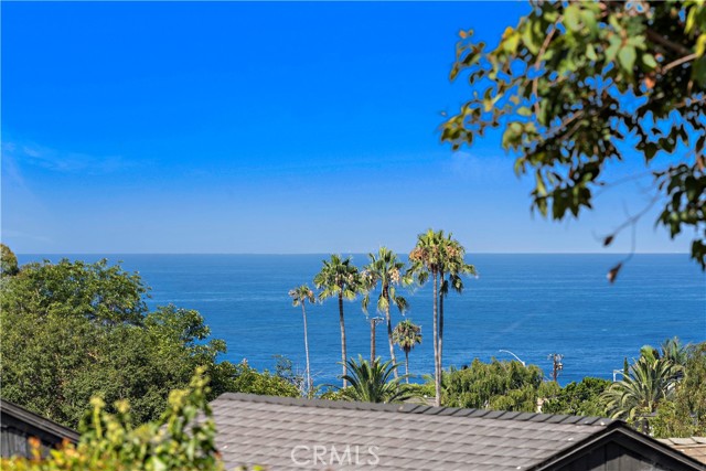 592 Bluebird Canyon Drive, Laguna Beach CA: https://media.crmls.org/medias/5d311a5d-1cd8-478a-8cc4-532065357a61.jpg