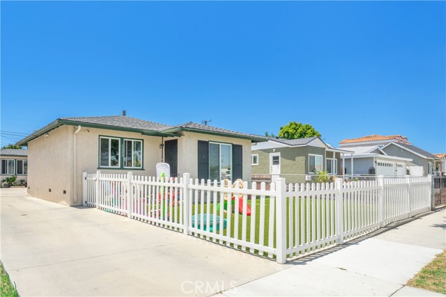4220 W 165th Street, Lawndale CA: https://media.crmls.org/medias/5d31a01a-7b34-43e6-a663-68ccb422eb3a.jpg