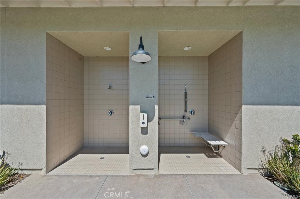 https://media.crmls.org/medias/5d33c00b-4fed-4a65-bf48-2d519f6d39a0.jpg?preset=X-Large