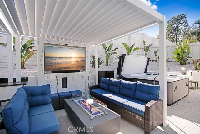 20200 Clark Street, Woodland Hills CA: https://media.crmls.org/medias/5d33e7b0-f4f6-4b28-9e34-629b86d3faad.jpg