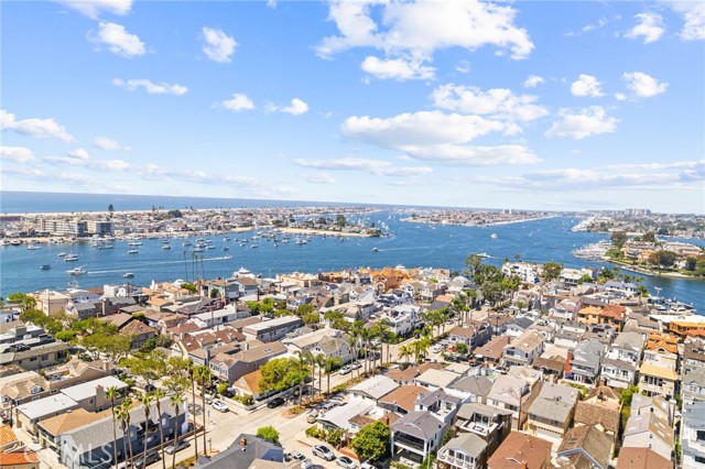 124 Garnet Avenue, Newport Beach CA: https://media.crmls.org/medias/5d346e49-45c4-4144-b7c2-1de6248e0a7b.jpg