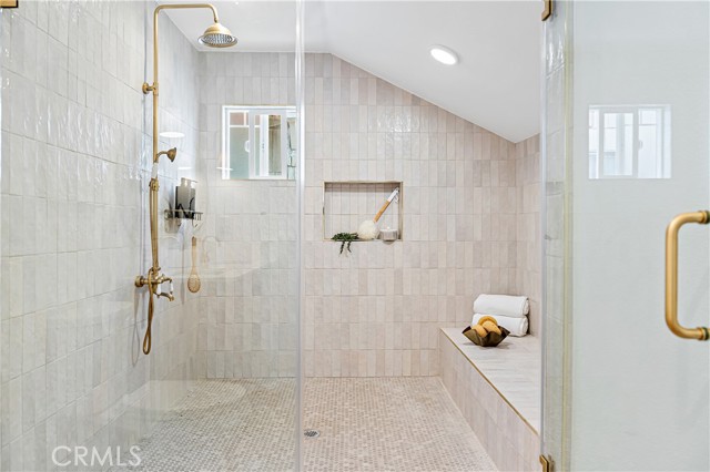 229 S Kingsley Drive, Los Angeles CA: https://media.crmls.org/medias/5d34a0ff-bd21-4527-b2fb-06045cc183b6.jpg