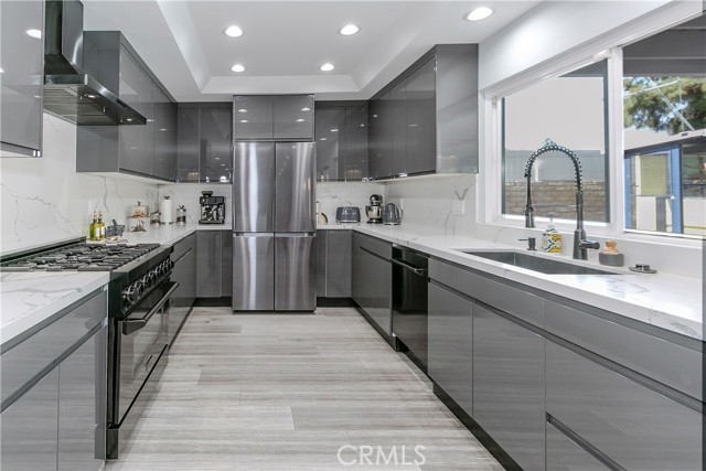 10670 Deering Avenue, Chatsworth CA: https://media.crmls.org/medias/5d34aa8c-fce6-4c38-8df1-31be0231a74f.jpg