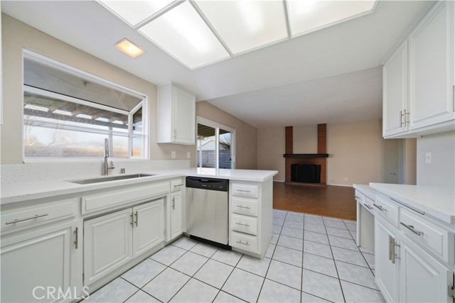 Detail Gallery Image 14 of 38 For 3621 Apollo, Palmdale,  CA 93550 - 3 Beds | 2/1 Baths