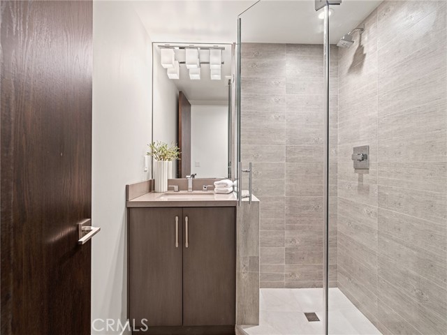 Detail Gallery Image 25 of 29 For 320 35th Street, Manhattan Beach,  CA 90266 - 4 Beds | 4/1 Baths