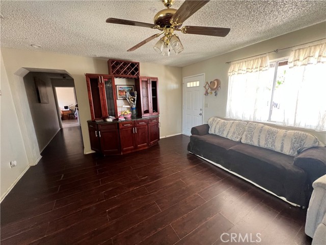 9660 Peach Avenue, California City CA: https://media.crmls.org/medias/5d356492-ad6b-4cc5-b859-2b8dfe8a87c5.jpg