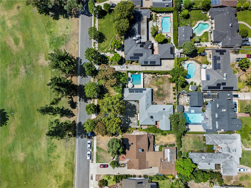 https://media.crmls.org/medias/5d3636c8-dd85-4761-8d3e-37c08bc0791d.jpg?preset=X-Large