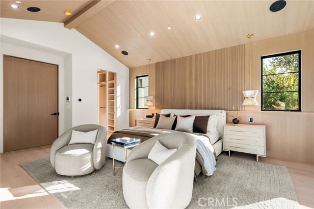 Detail Gallery Image 19 of 42 For 4245 Bellaire Ave, Studio City,  CA 91604 - 5 Beds | 5/1 Baths