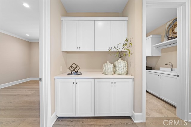 100 Viano, Irvine CA: https://media.crmls.org/medias/5d375bd8-461a-433a-a4d3-e6f4fdae89b2.jpg