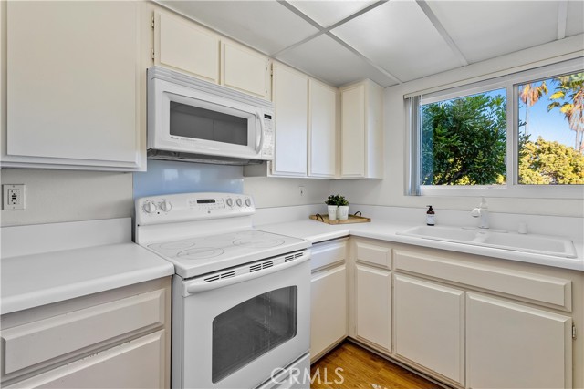 1200 Opal Street, Redondo Beach, California 90277, 2 Bedrooms Bedrooms, ,2 BathroomsBathrooms,Residential,Sold,Opal,SB21231367