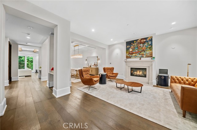 823 S Bundy Drive, Los Angeles CA: https://media.crmls.org/medias/5d383523-edfc-4bb7-8e7a-b9e4c4b9f925.jpg