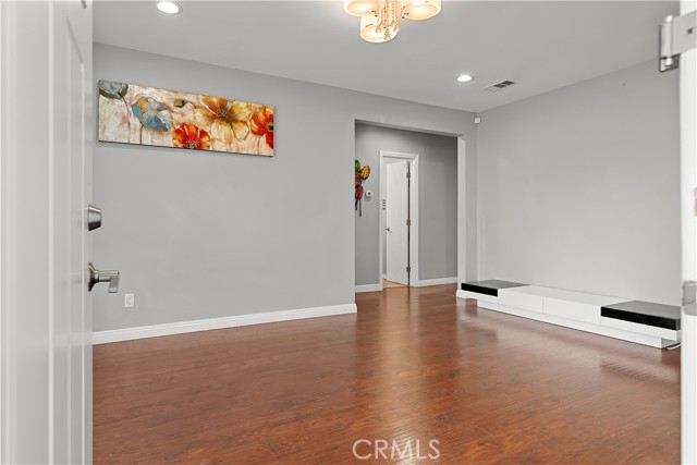 Detail Gallery Image 6 of 18 For 4512 W Watkins Way, Santa Ana,  CA 92704 - 3 Beds | 2 Baths