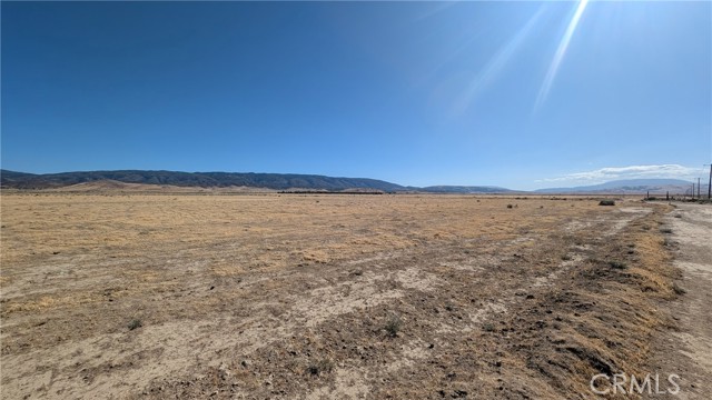 275 W Avenue B, Lancaster CA: https://media.crmls.org/medias/5d38c39a-c7c7-481c-9099-d9931cafa1af.jpg