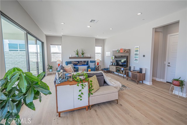 27871 Screenplay Place, Valencia CA: https://media.crmls.org/medias/5d394312-6d27-4be8-8ca8-362491f4a42f.jpg