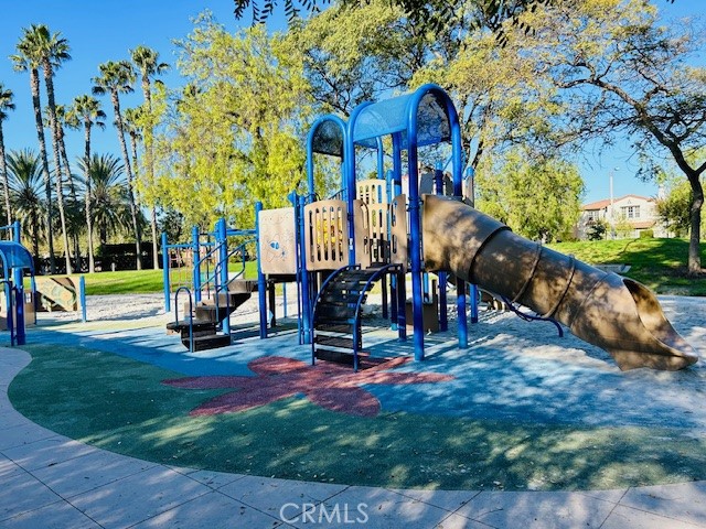 https://media.crmls.org/medias/5d39c24a-c359-40fe-9305-3d9c8230f704.jpg?preset=X-Large