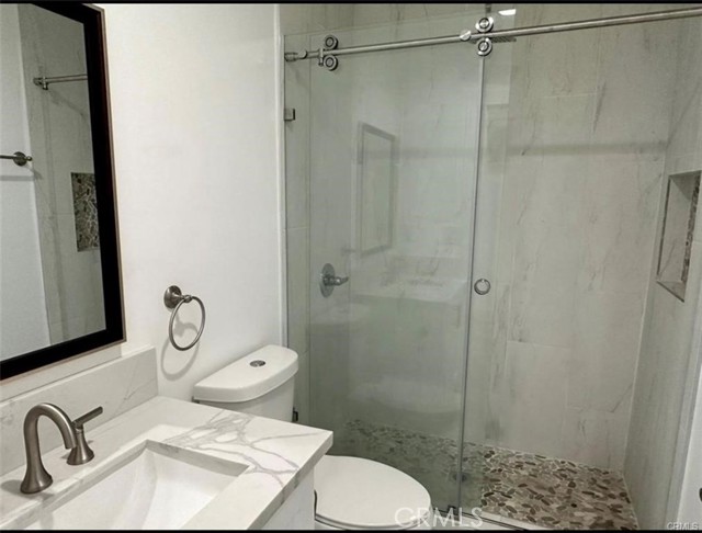 Detail Gallery Image 21 of 23 For 11918 Dehougne #2,  North Hollywood,  CA 91605 - 4 Beds | 3 Baths