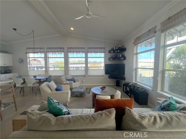 Detail Gallery Image 7 of 41 For 118 Yorktown, Newport Beach,  CA 92660 - 3 Beds | 2 Baths