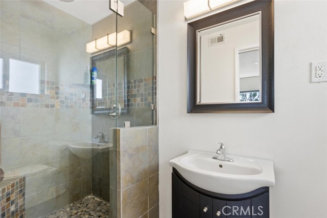 Detail Gallery Image 17 of 24 For 27418 Arriola Ave, Saugus,  CA 91350 - 4 Beds | 2 Baths