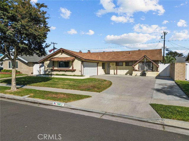 Detail Gallery Image 2 of 48 For 19852 Potomac Ln, Huntington Beach,  CA 92646 - 3 Beds | 2 Baths